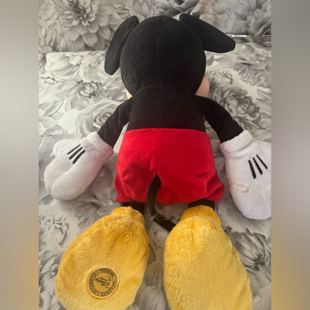 Disney Store Authentic Mickey Mouse - Picture 6 of 9